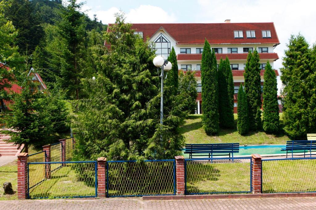 Perelka Natura Tour Hotel Cisna Buitenkant foto